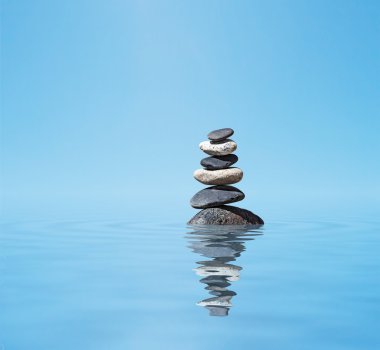 Zen dengeli taş yığını