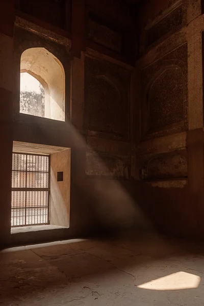 Raio de sol a entrar pela janela no forte de Agra — Fotografia de Stock