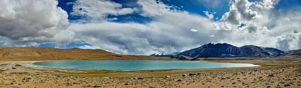 Panorama över Himalayasjön Kyagar Tso — Stockfoto