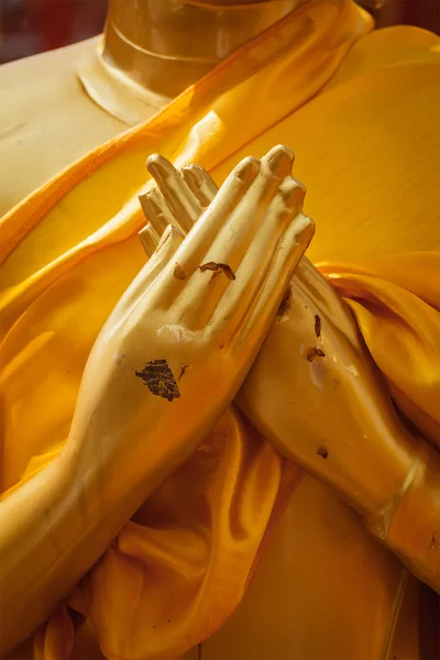 Buddha staty händerna i vajrapradama mudra — Stockfoto