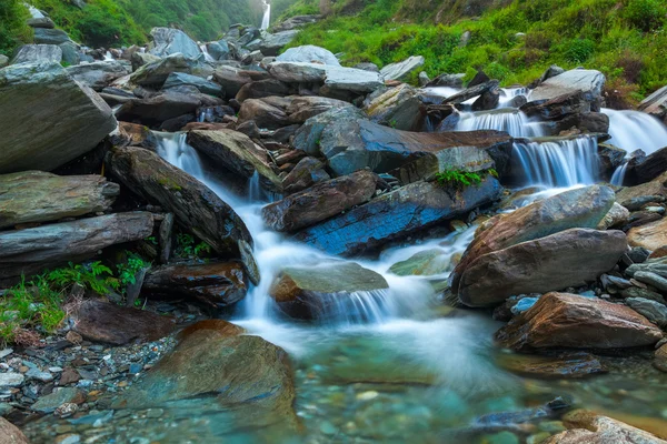 Bhagsu waterfall. India — Stock Photo, Image