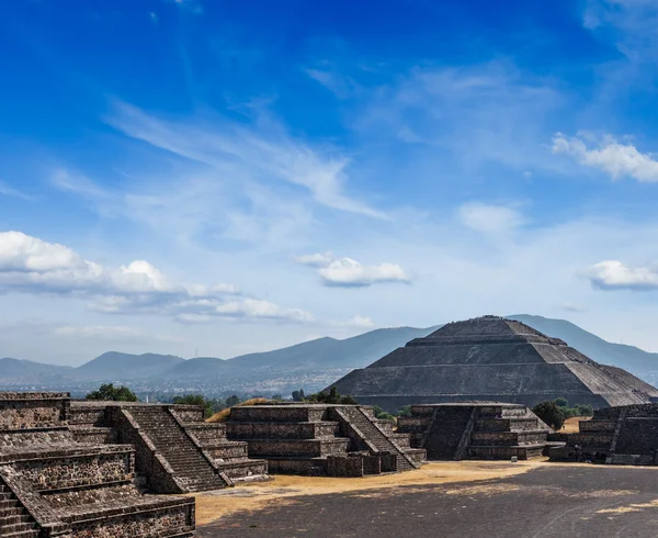 Pirámides de Teotihuacán — Foto de Stock