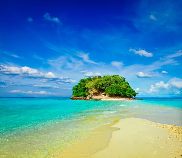 Isla Tropical en el mar — Foto de Stock