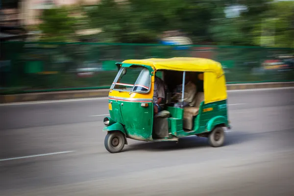 Indian auto in the street. Delhi, India — Stock Photo, Image