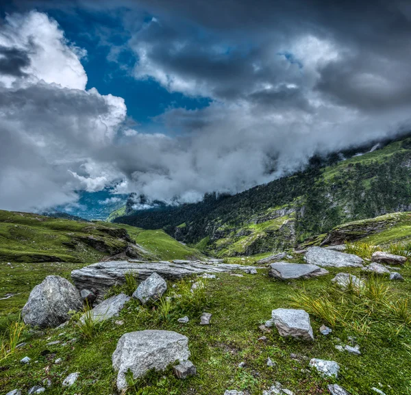 Berglandschap in himalaya — Stockfoto