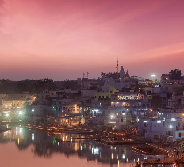 Sacred Puskhar lake and ghats of town Pushkar — Stock Photo, Image