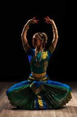 güzel kız dansçı, Hint klasik dans bharatanatyam