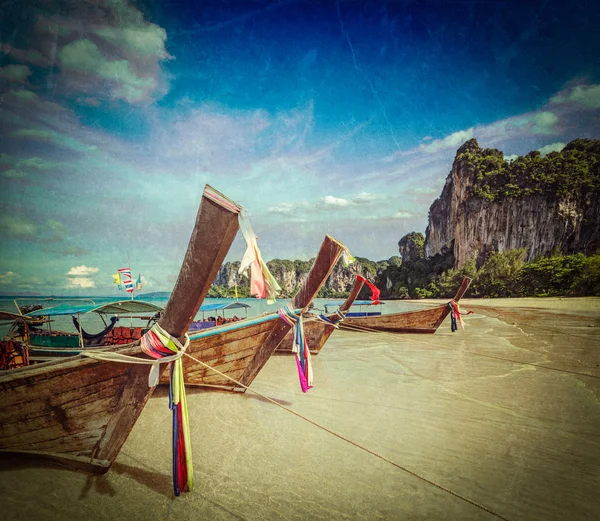 Μακρά ουρά βάρκες στην παραλία, Ταϊλάνδη — Φωτογραφία Αρχείου