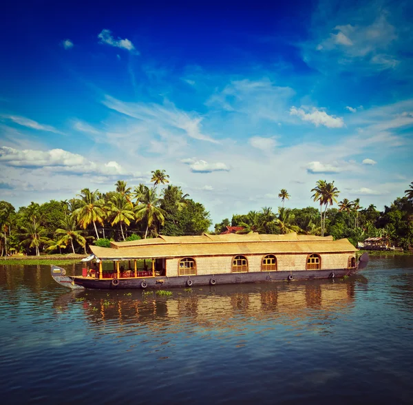 Casa flotante en Kerala remansos, India — Foto de Stock