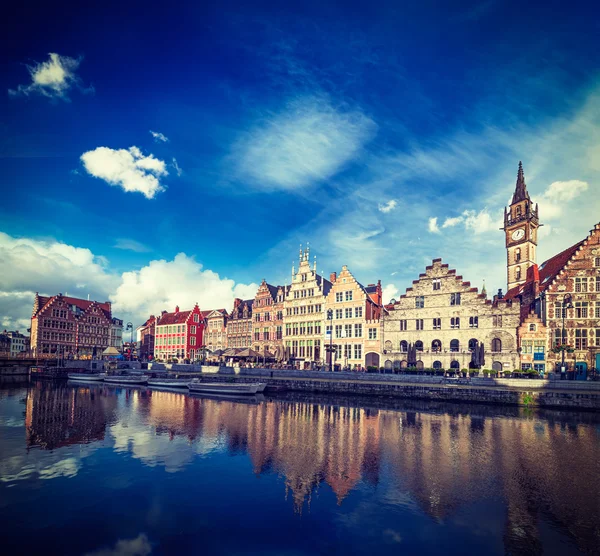 Canal de Gante y calle Graslei. Gante, Bélgica —  Fotos de Stock