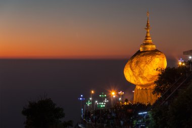altın rock - kyaiktiyo pagoda, myanmar