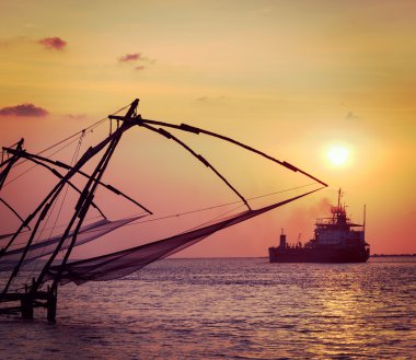 günbatımı üzerinde Çince file çorap. Kochi, kerala, Hindistan