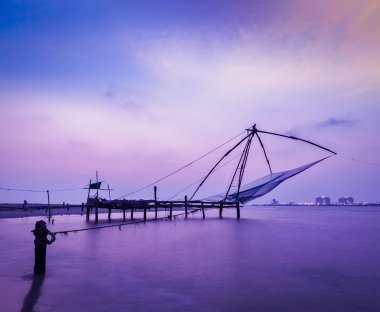 günbatımı üzerinde Çince file çorap. Kochi, kerala, Hindistan