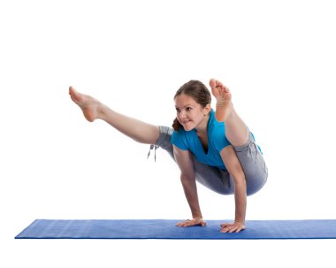 Yoga, meditasyon - yoga asana excerise yaparken genç güzel kadın