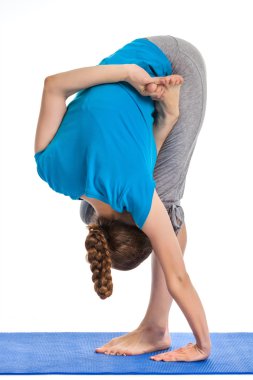 Yoga, meditasyon - yoga asana excerise yaparken genç güzel kadın