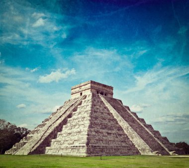 Mayan pyramid in Chichen-Itza, Mexico clipart