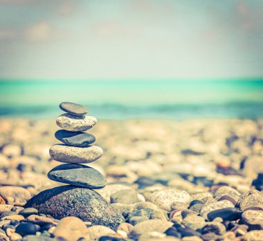 Zen dengeli taş yığını