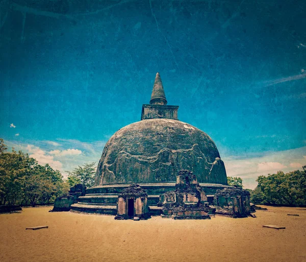 Kiri Vihara - starożytnej buddyjskiej dagoba (stupa) — Zdjęcie stockowe