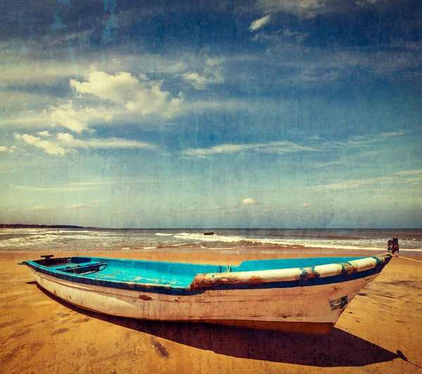 Βάρκα σε μια παραλία — Φωτογραφία Αρχείου
