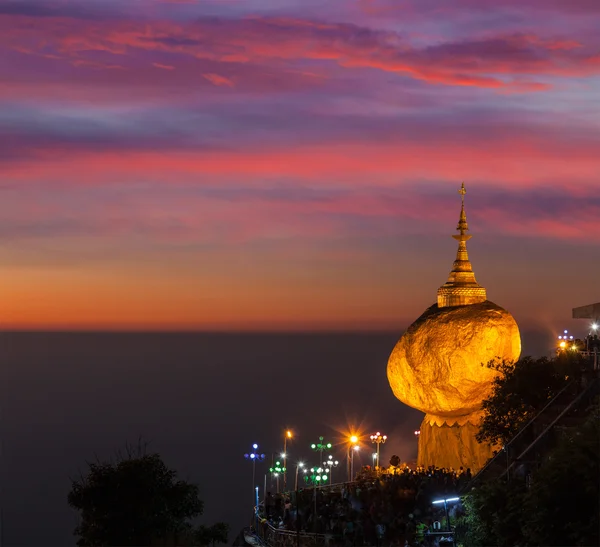 Golden Rock - Kyaiktiyo Pagoda, Myanmar — Stock Photo, Image