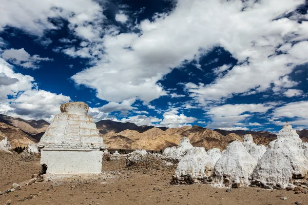 Buddhist chortens, Ladakh — Stock Photo, Image