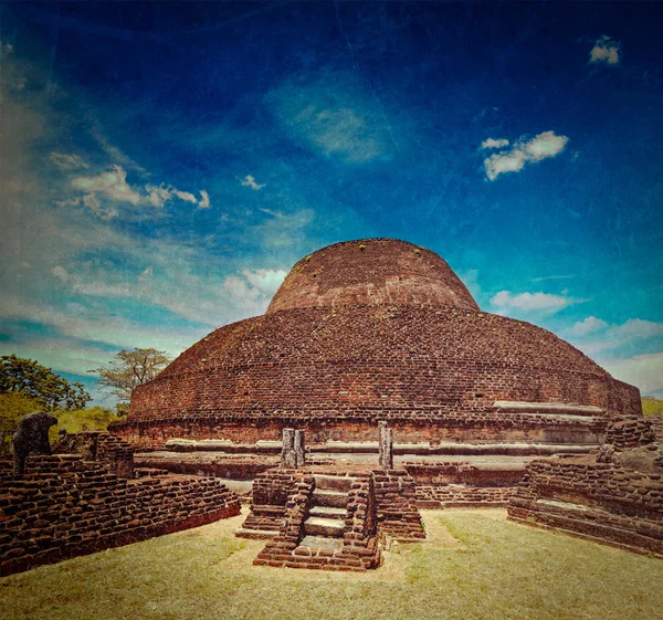 Dagoba (stupe) starożytnych buddyjskich pabula vihara. Sri lanka — Zdjęcie stockowe