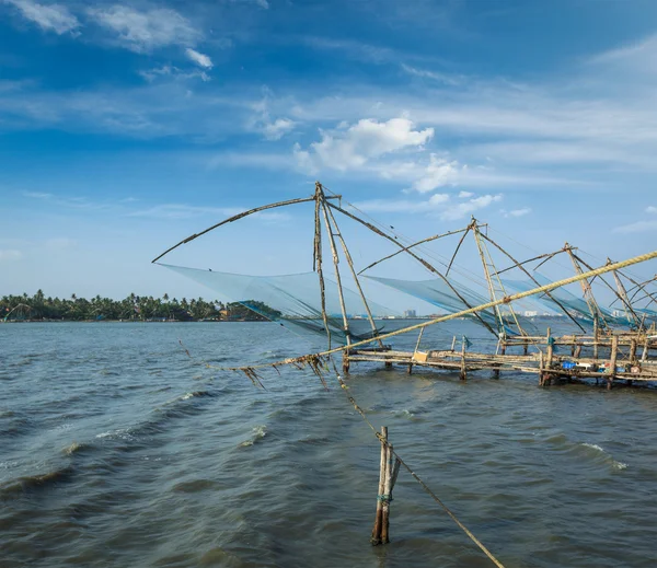 Chinese fishnets op zonsondergang. Kochi, kerala, india — Stockfoto