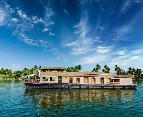 Casa flotante en Kerala remansos, India — Foto de Stock