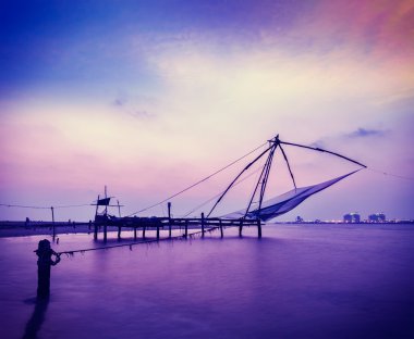 günbatımı üzerinde Çince file çorap. Kochi, kerala, Hindistan
