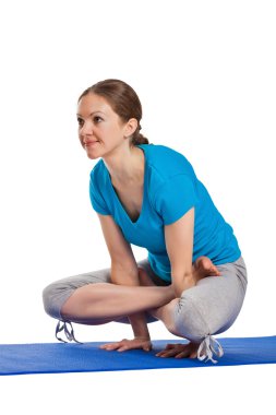 Yoga, meditasyon - yoga asana excerise yaparken genç güzel kadın
