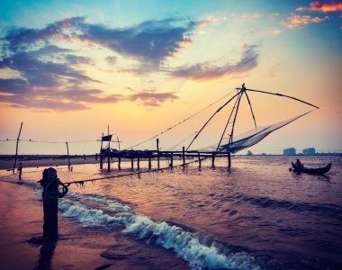 günbatımı üzerinde Çince file çorap. Kochi, kerala, Hindistan
