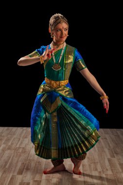 güzel kız dansçı, Hint klasik dans bharatanatyam