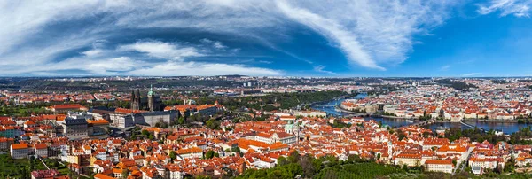 Flygfoto över Hradchany: Saint Vitus-katedralen — Stockfoto