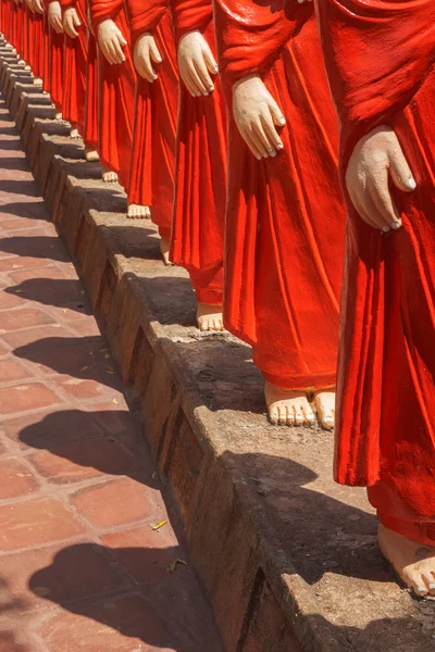 500 statues of Buddhist monks (Arahants) in Nellikulama Temple — Stock Photo, Image