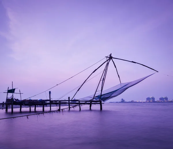 Filets de pêche chinois au coucher du soleil. Kochi, Kerala, Inde — Photo