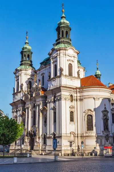 Szent Miklós-templom, a régi város tér, Prága — Stock Fotó