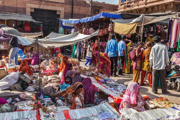 Mercado de rua indiano em Jodhpur, Rajasthan, Índia — Fotografia de Stock