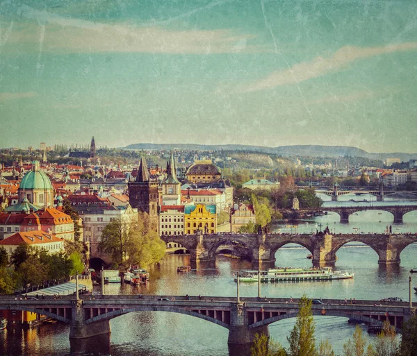 全景视图的布拉格伏尔塔瓦河河面桥梁 — 图库照片