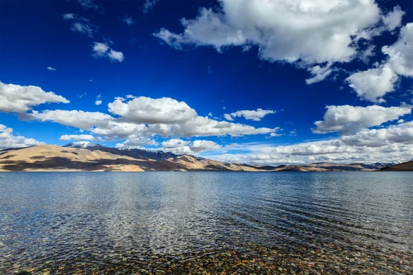 Jezero Tso Moriri v Himalájích. Ladak, Indie — Stock fotografie