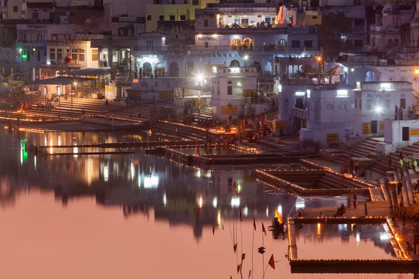 Sacred Puskhar lake (Sagar) and ghats of  town Pushkar — Stock Photo, Image