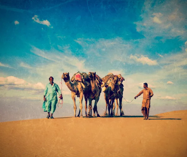 Dois cameleers em dunas do deserto de Thar — Fotografia de Stock