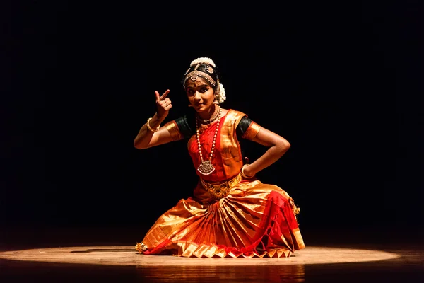 Bharatanatyam - klasycznego tańca indyjskiego — Zdjęcie stockowe