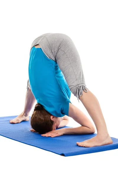 Yoga - young beautiful woman doing yoga asana excerise — Stock Photo, Image