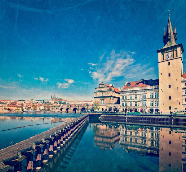 Praga Stare Mesto aterro vista da ponte Charles — Fotografia de Stock