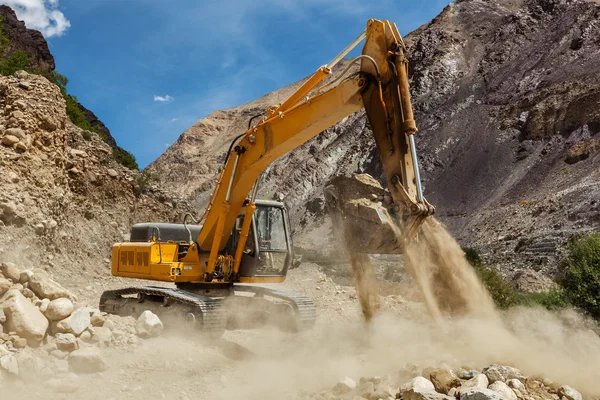 Road construction in Himalayas — Stock Photo, Image