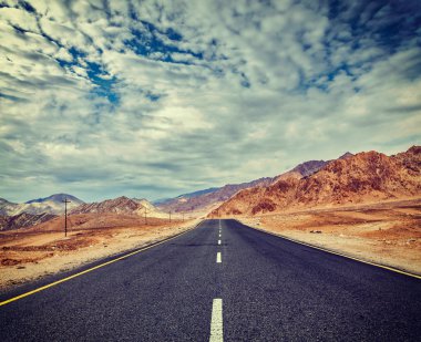 Himalayalar 'da dağlar var.