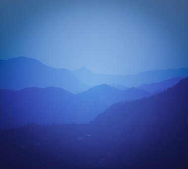 Güneş battıktan sonra dağlar