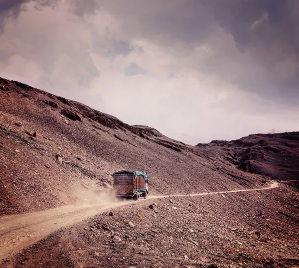Manali-Leh carretera en el Himalaya indio —  Fotos de Stock