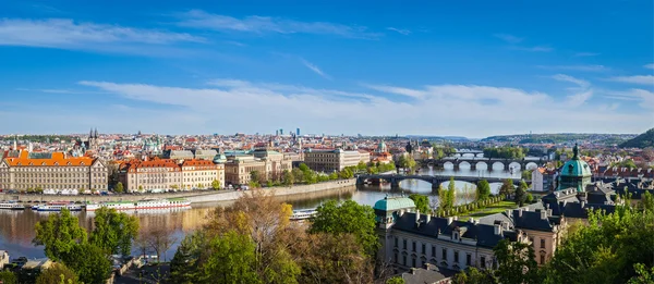 Panoramiczny widok mostów Praga — Zdjęcie stockowe