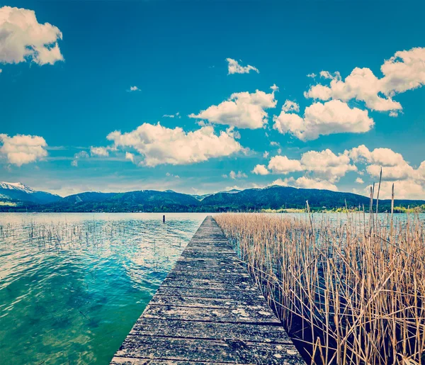 Pier in lake in countryside — Stock Photo, Image